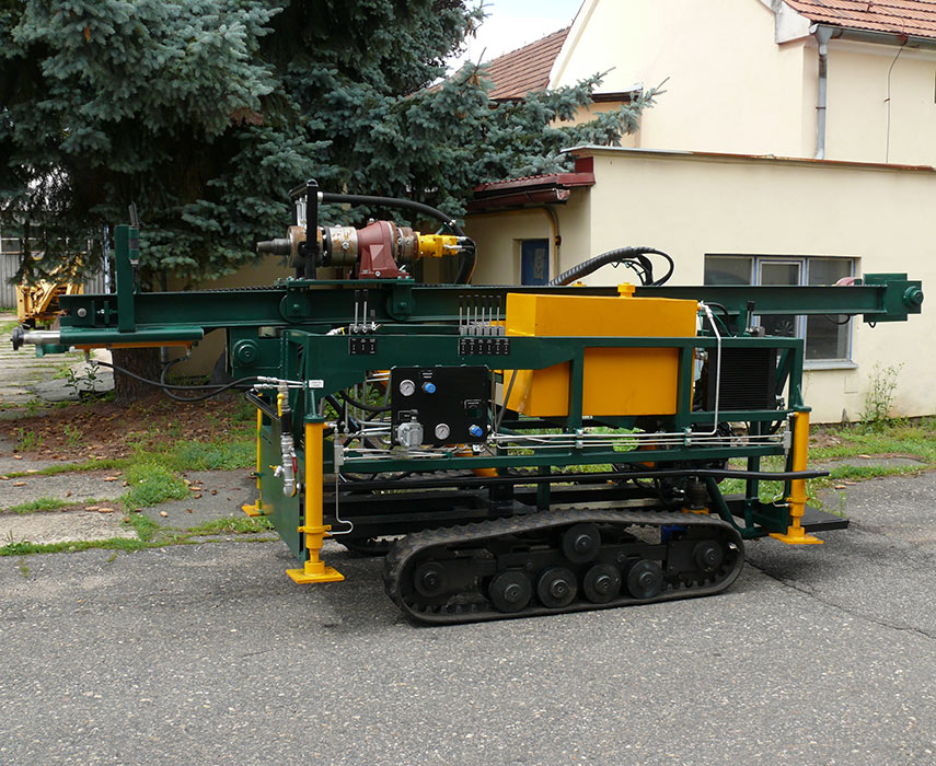 Lomové vrtné soupravy - STASTR Čáslav, s.r.o.